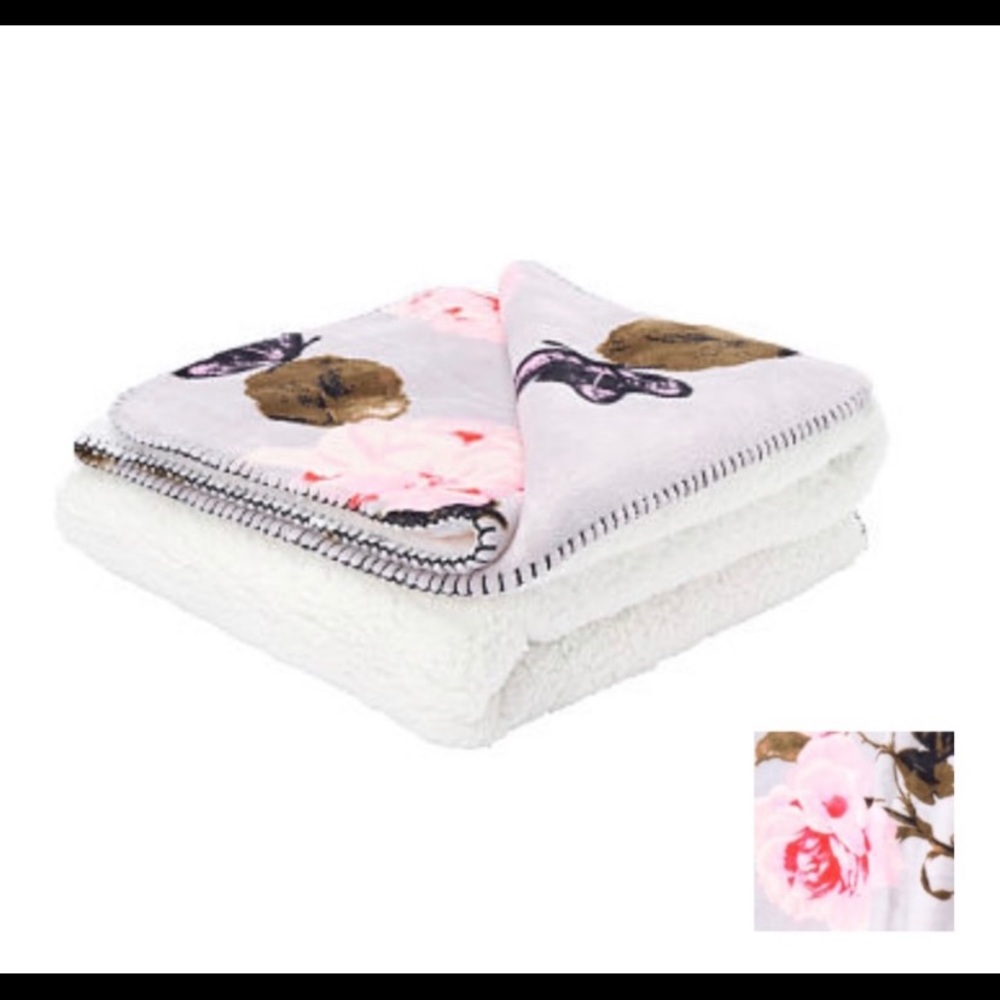 Victoria’s Secret NEW IN PACKAGE Sherpa blanket
